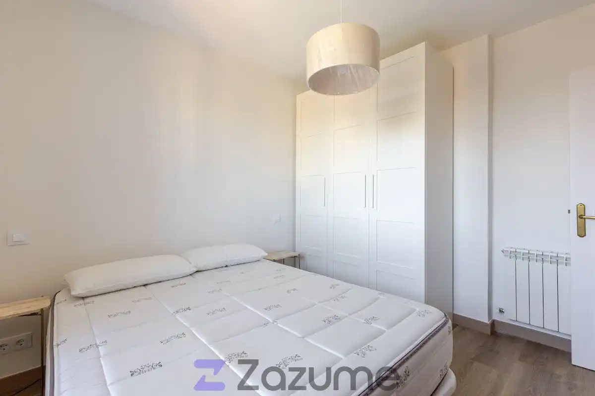 Bedroom of Flat for rent in Madrid  with Air Conditioner, Heating and Terrace