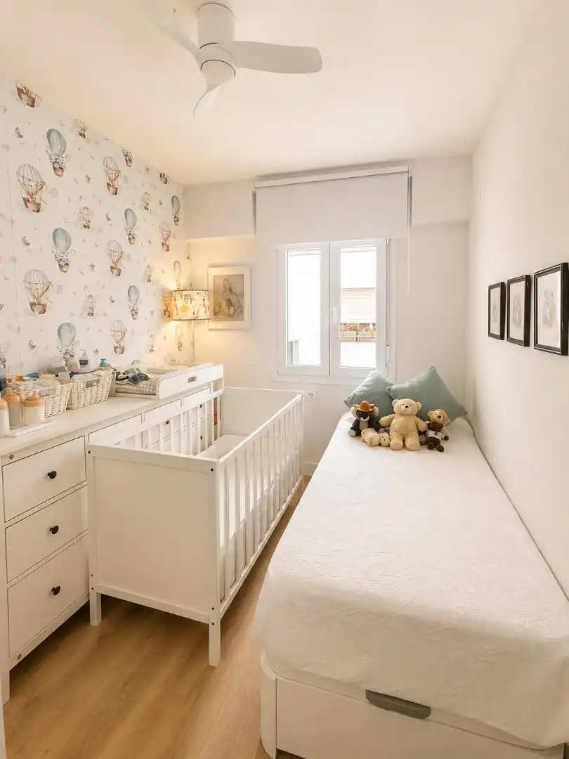 Bedroom of Houses for sale in Sevilla  with Air Conditioner, Parquet flooring and Balcony
