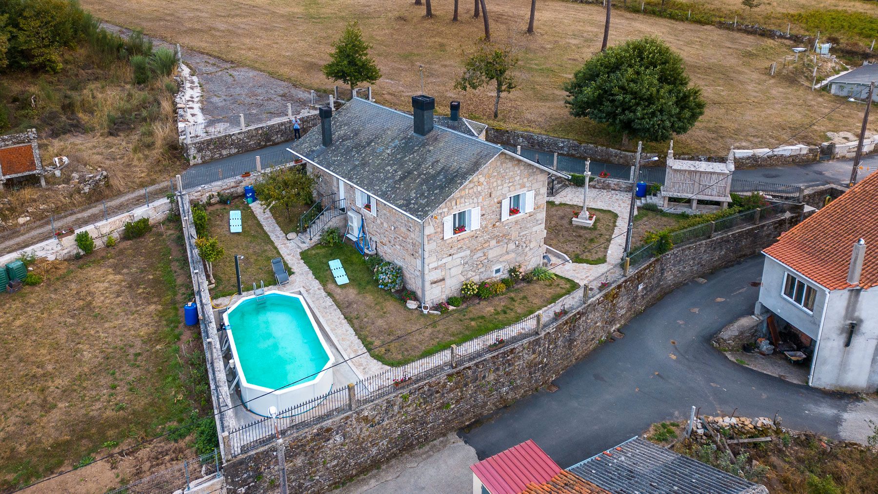 Vista exterior de Finca rústica en venda en Rodeiro amb Piscina i Moblat
