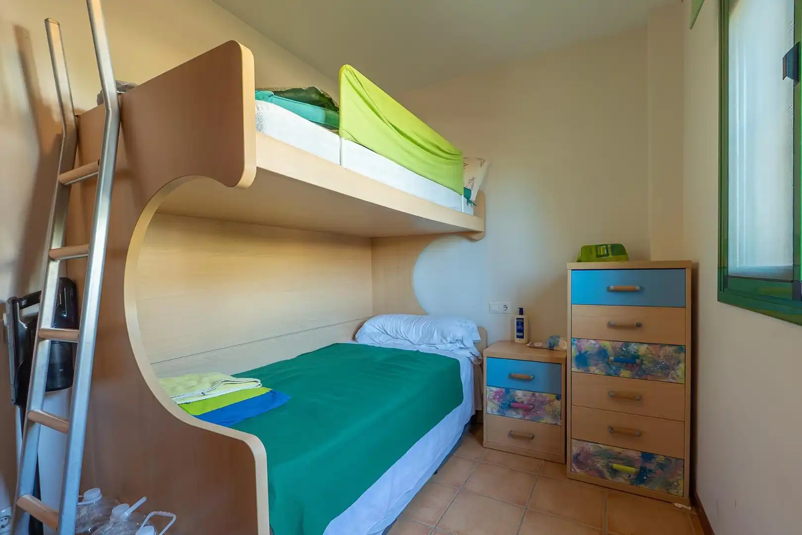 Schlafzimmer von Erdgeschoss zum Verkauf in Amposta mit Terrasse, Abstellraum und Möbliert