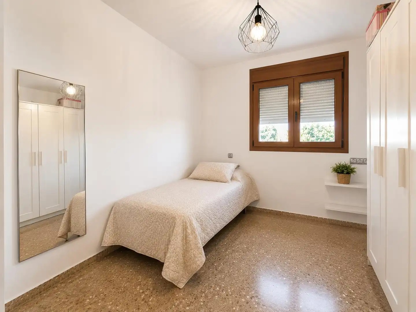 Habitación de Piso en venta en Málaga con Aire acondicionado, Calefacción y Jardín privado