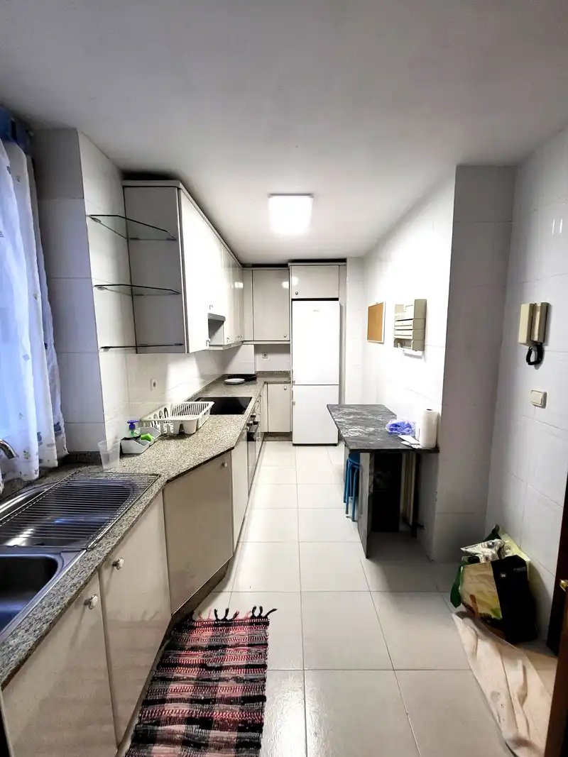 Kitchen of Flat for rent in Vigo   with Heating, Parquet flooring and Storage room