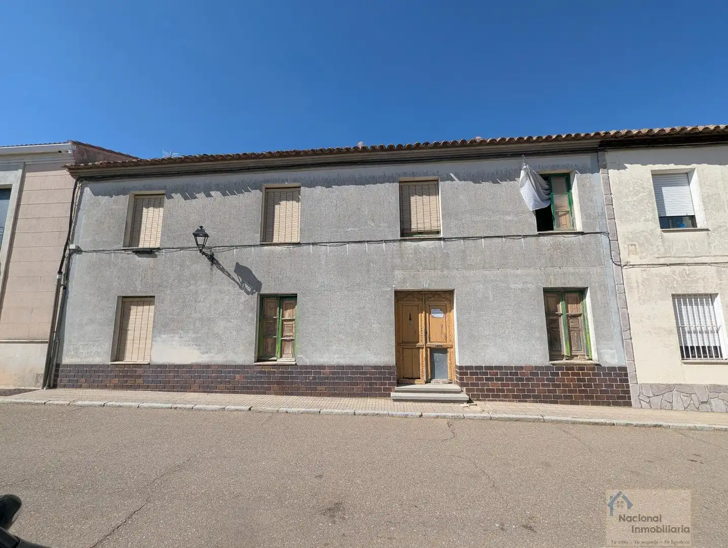 Exterior view of Houses for sale in Moral de la Reina, Valladolid