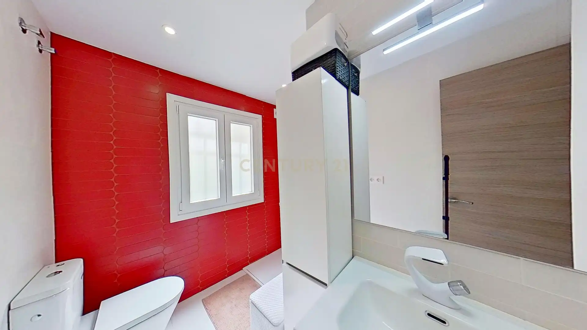 Bathroom of Flat for sale in Málaga  with Air Conditioner, Washing machine and Balcony