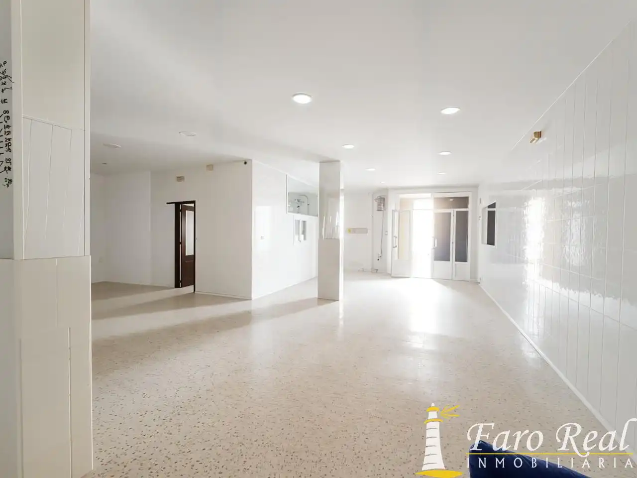 Local comercial en venta en Ayuntamiento - Barrio Alto, imagen 2