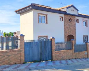 Exterior view of Single-family semi-detached for sale in Alhaurín de la Torre  with Air Conditioner, Heating and Private garden