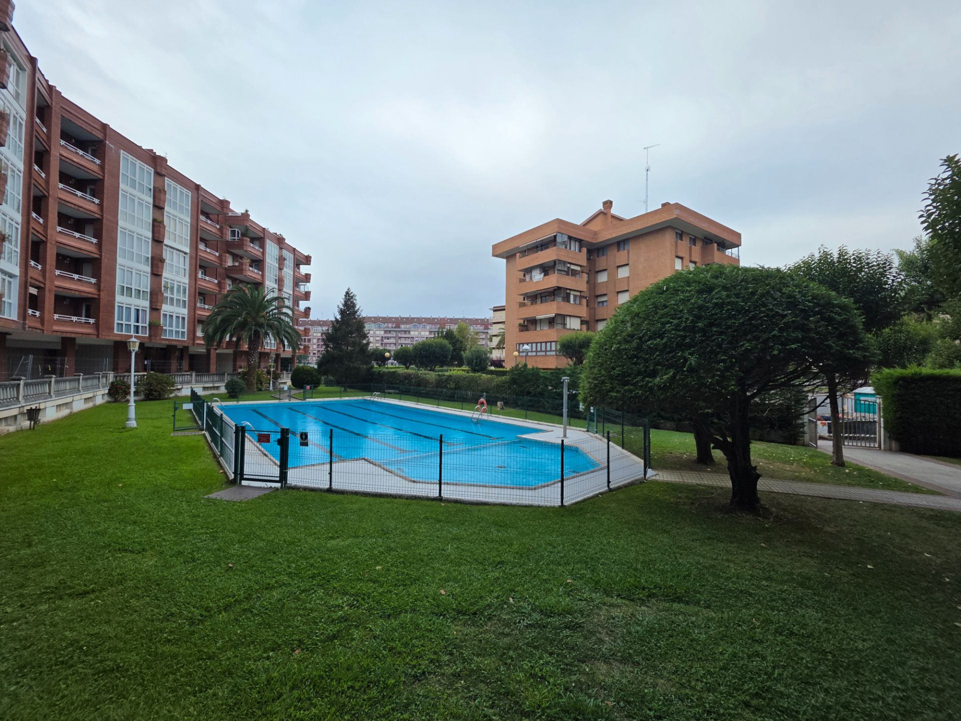 Piscina de Piso de alquiler en Castro-Urdiales con Jardín privado, Terraza y Piscina