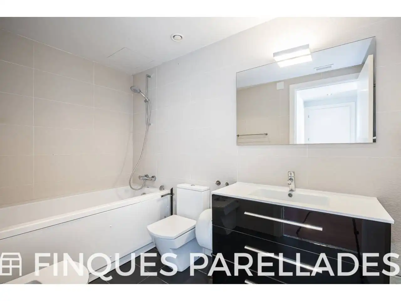 Bathroom of Flat for sale in Sitges  with Air Conditioner, Heating and Parquet flooring