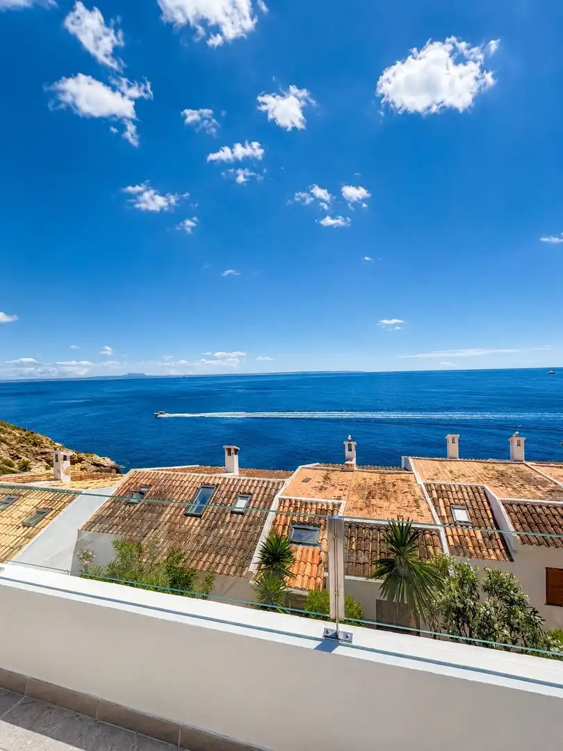 Außenansicht von Einfamilien-Reihenhaus zur Miete in Calvià mit Klimaanlage, Terrasse und Abstellraum