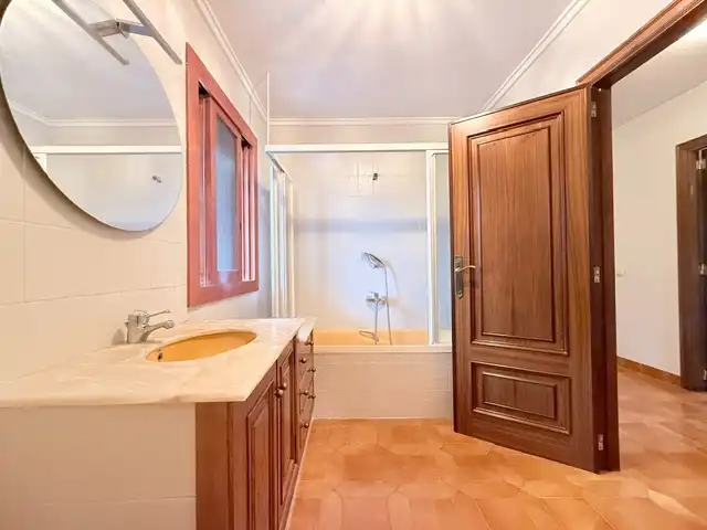 Bany de Casa o xalet en venda en Benicasim / Benicàssim amb Jardí privat, Terrassa i Piscina