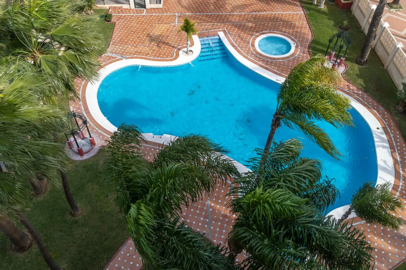 Piscina de Àtic en venda en Motril amb Jardí privat, Terrassa i Piscina comunitària
