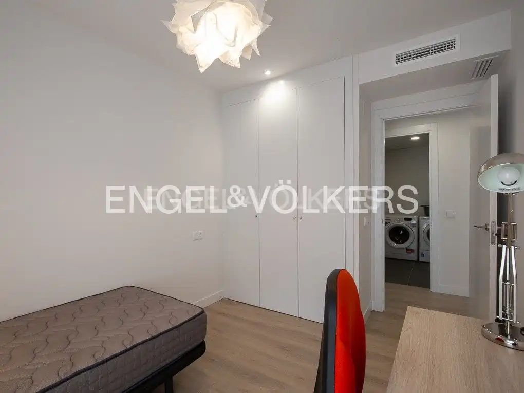 Schlafzimmer von Wohnung zur Miete in Valencia mit Klimaanlage, Heizung und Parkett