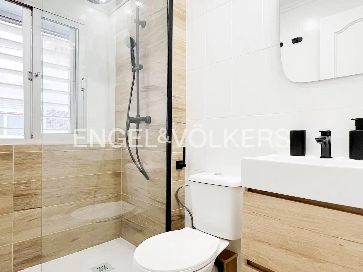 Baño de Piso de alquiler en Valencia con Calefacción