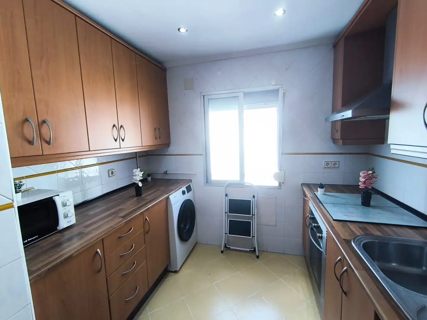Kitchen of Flat for share in Alcalá de Henares  with Heating, Furnished and Oven