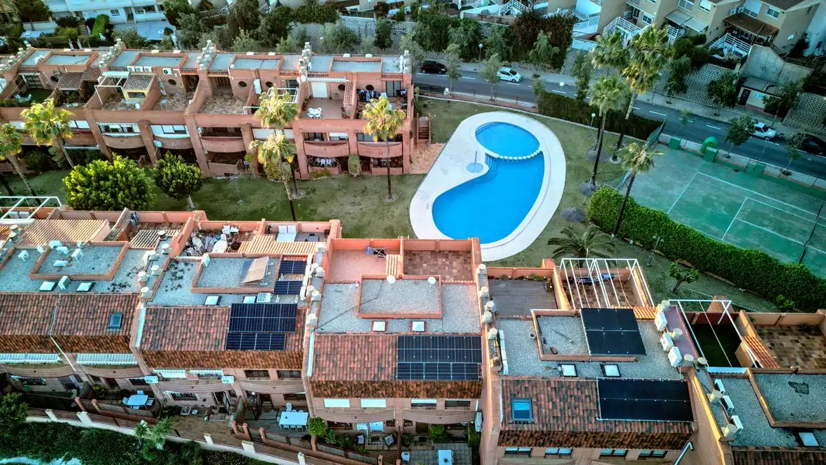 Casa aparellada amb terrassa en venda a Carrer de la Boga, imagen 43