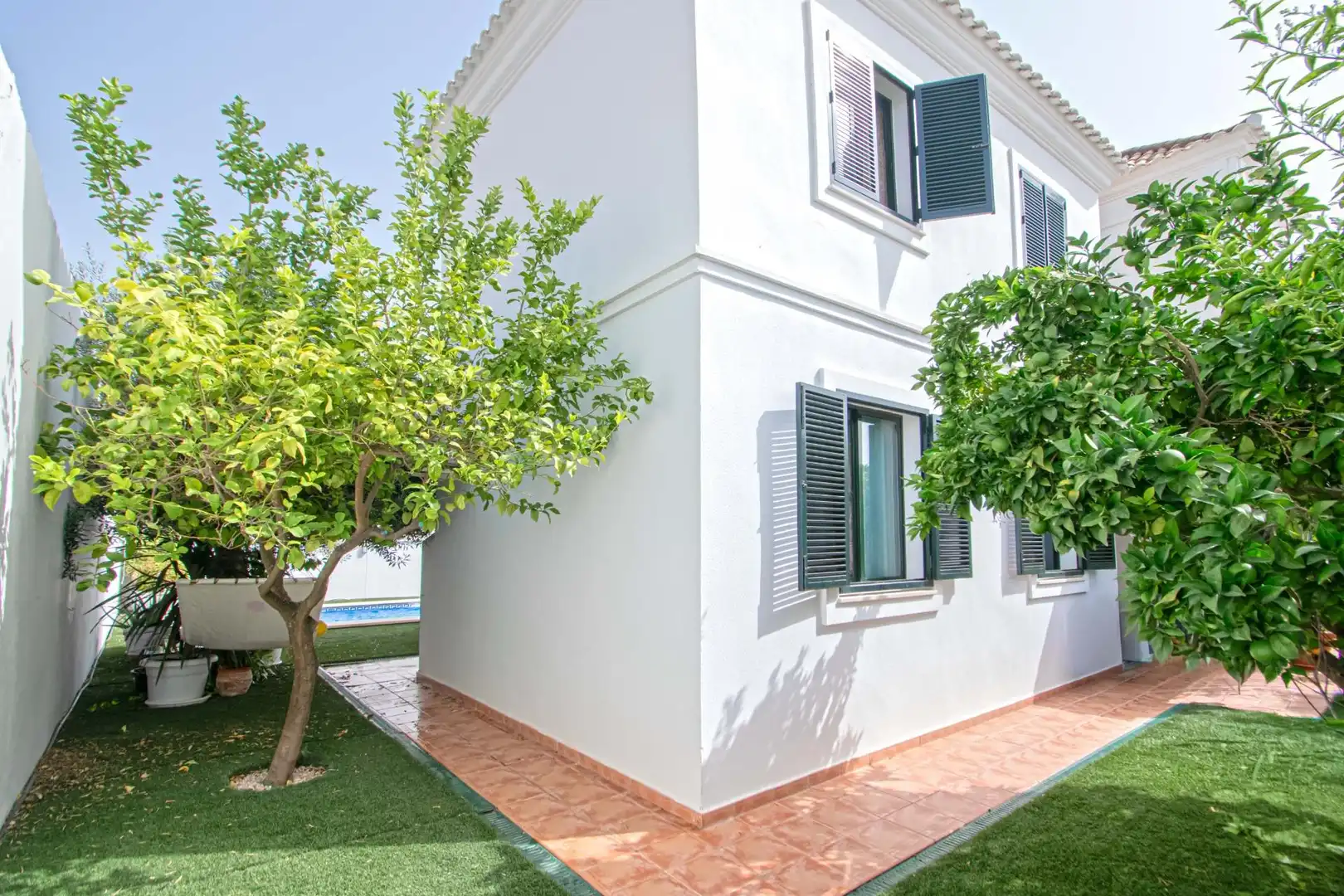 Vista exterior de Casa o xalet en venda en Burguillos amb Aire condicionat, Jardí privat i Terrassa
