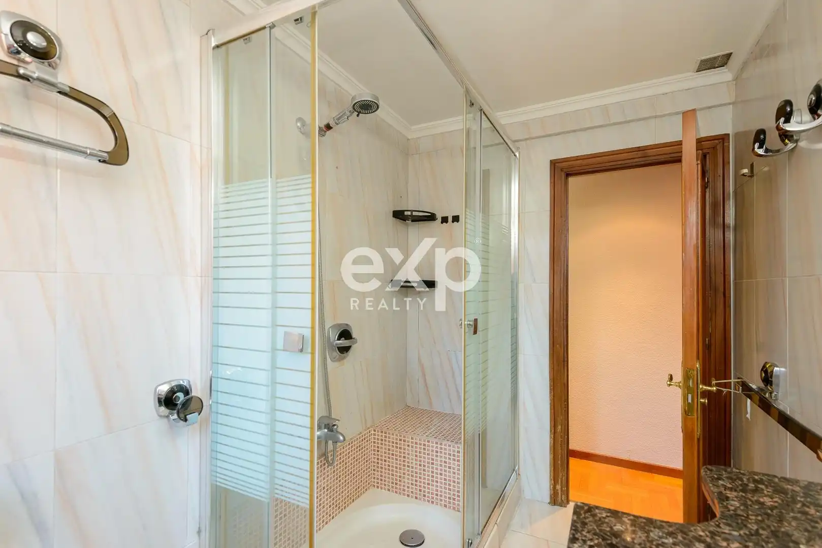 Baño de Piso en venta en Gijón  con Calefacción y Amueblado