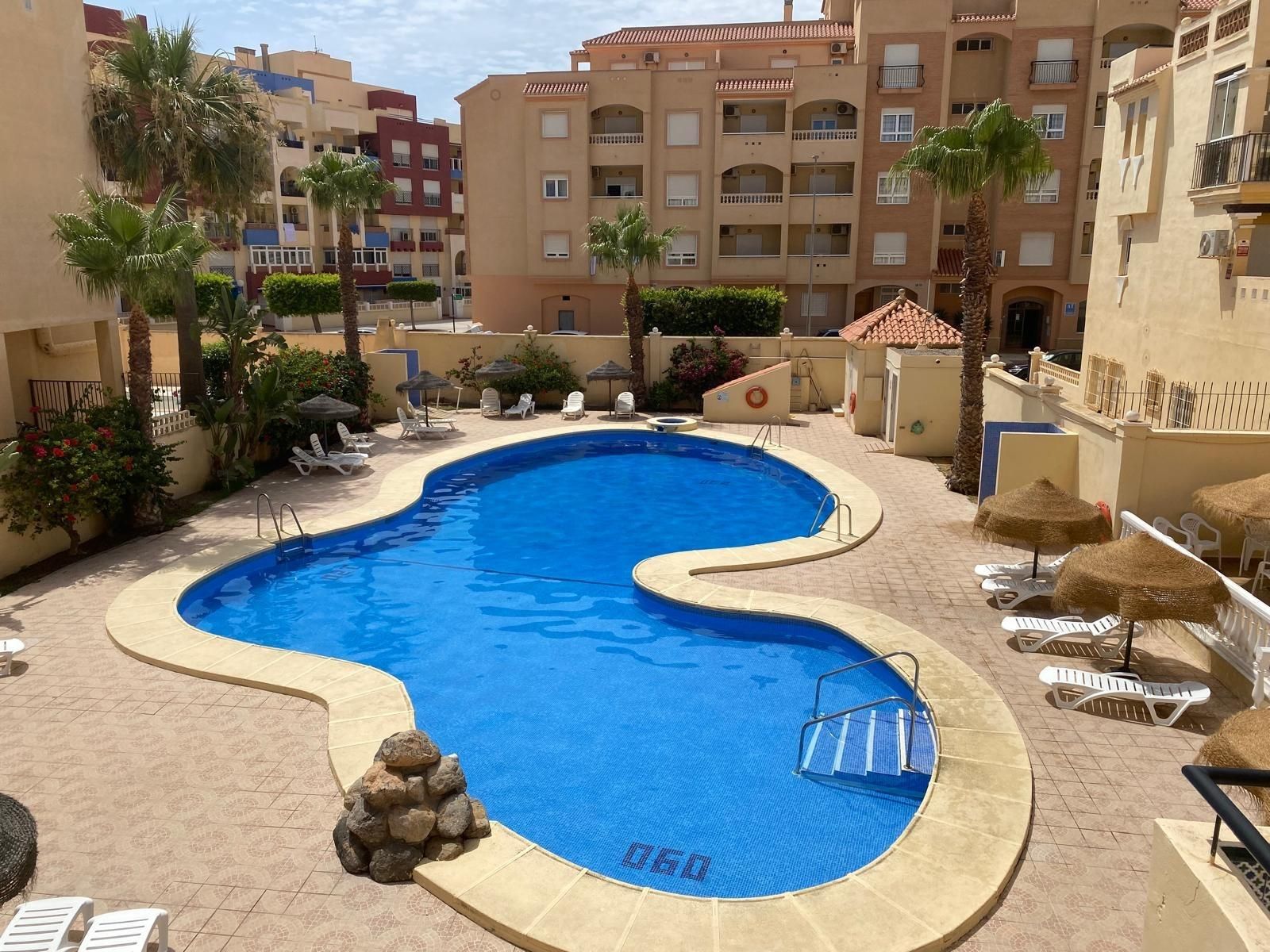 Swimming pool of Flat to rent in Roquetas de Mar