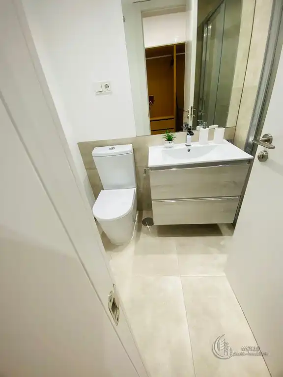 Baño de Piso de alquiler en Madrid con Aire acondicionado, Calefacción y Jardín privado