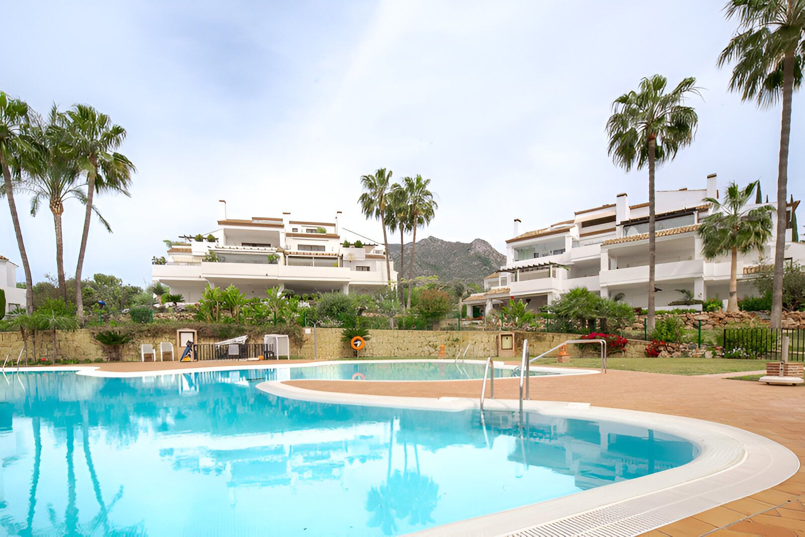 Exterior view of Planta baja for sale in Marbella  with Air Conditioner, Terrace and Storage room