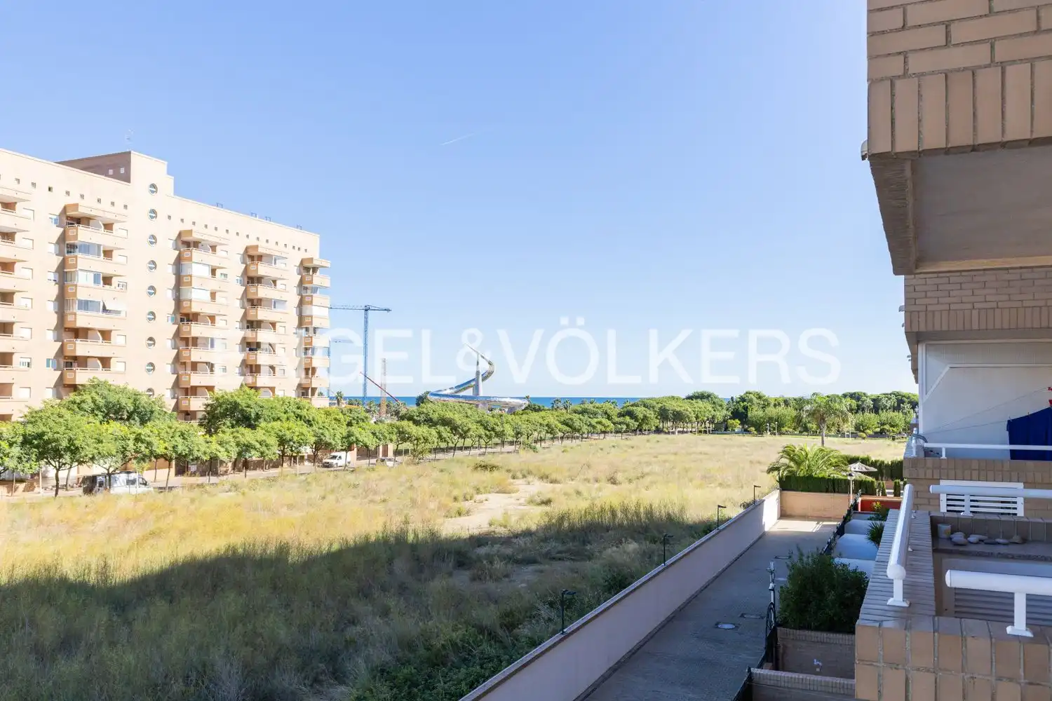Vista exterior de Pis en venda en Oropesa del Mar / Orpesa amb Aire condicionat, Calefacció i Piscina