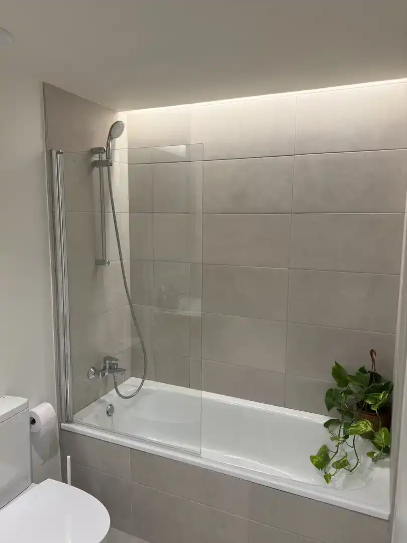 Bany de Pis de lloguer en Mataró amb Aire condicionat, Parquet i Piscina