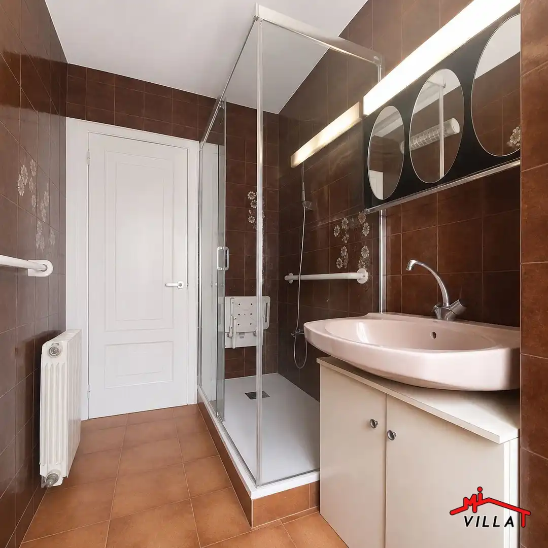 Bathroom of Flat for sale in Laredo  with Heating and Balcony