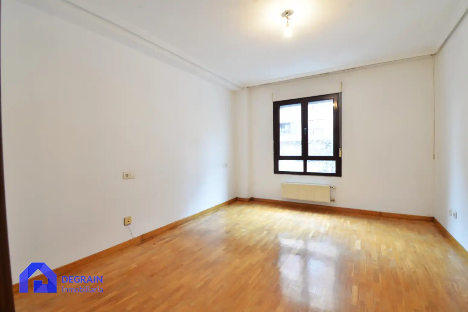 Schlafzimmer von Wohnung zum Verkauf in Oviedo  mit Heizung und Abstellraum