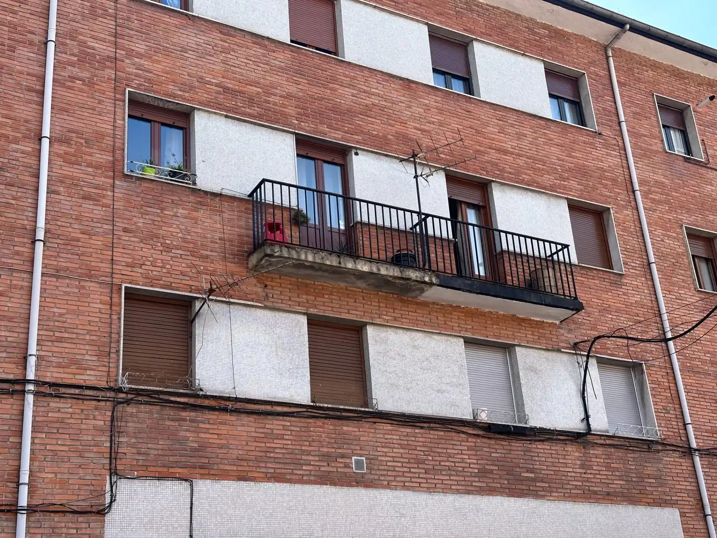 Vista exterior de Piso en venta en San Martín del Rey Aurelio con Calefacción, Trastero y Balcón