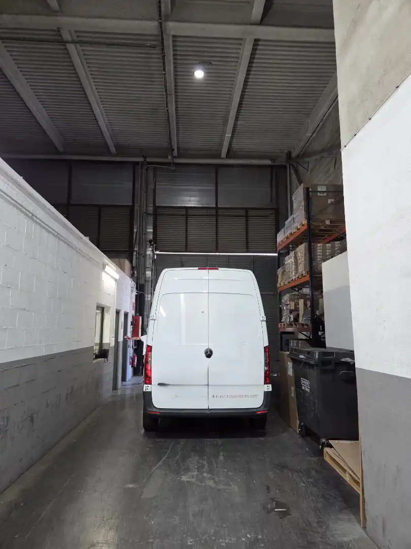 Parkplatz von Fabrikhallen zur Miete in Barcelona mit Heizung und Alarm
