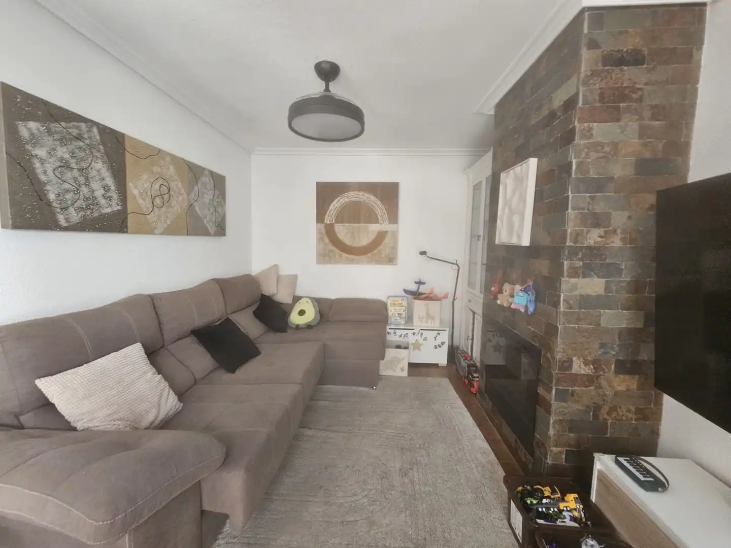 Sala d'estar de Casa adosada en venda en Colmenar Viejo amb Jardí privat