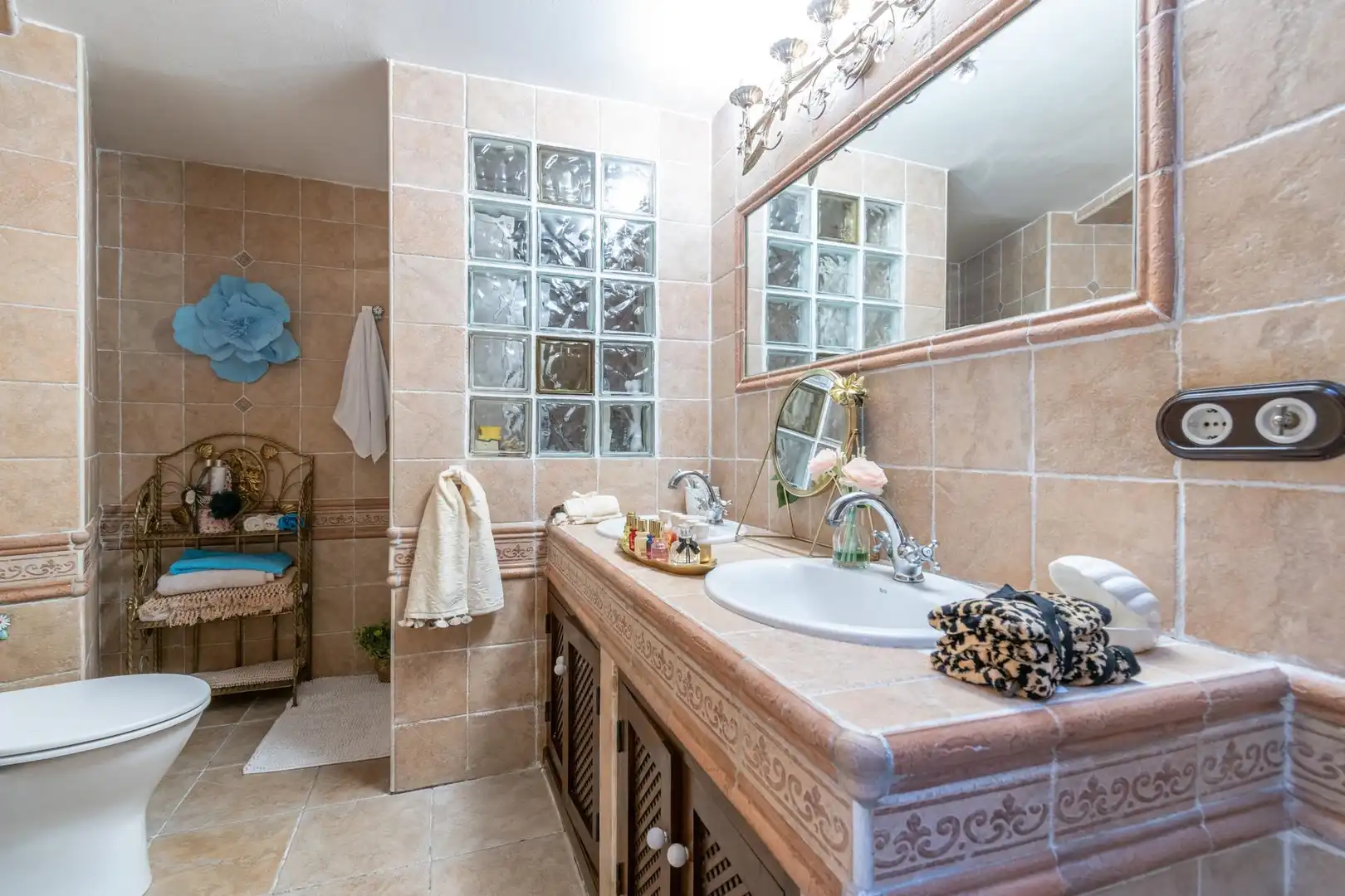 Bathroom of Houses for sale in Granada  with Air Conditioner, Terrace and Balcony