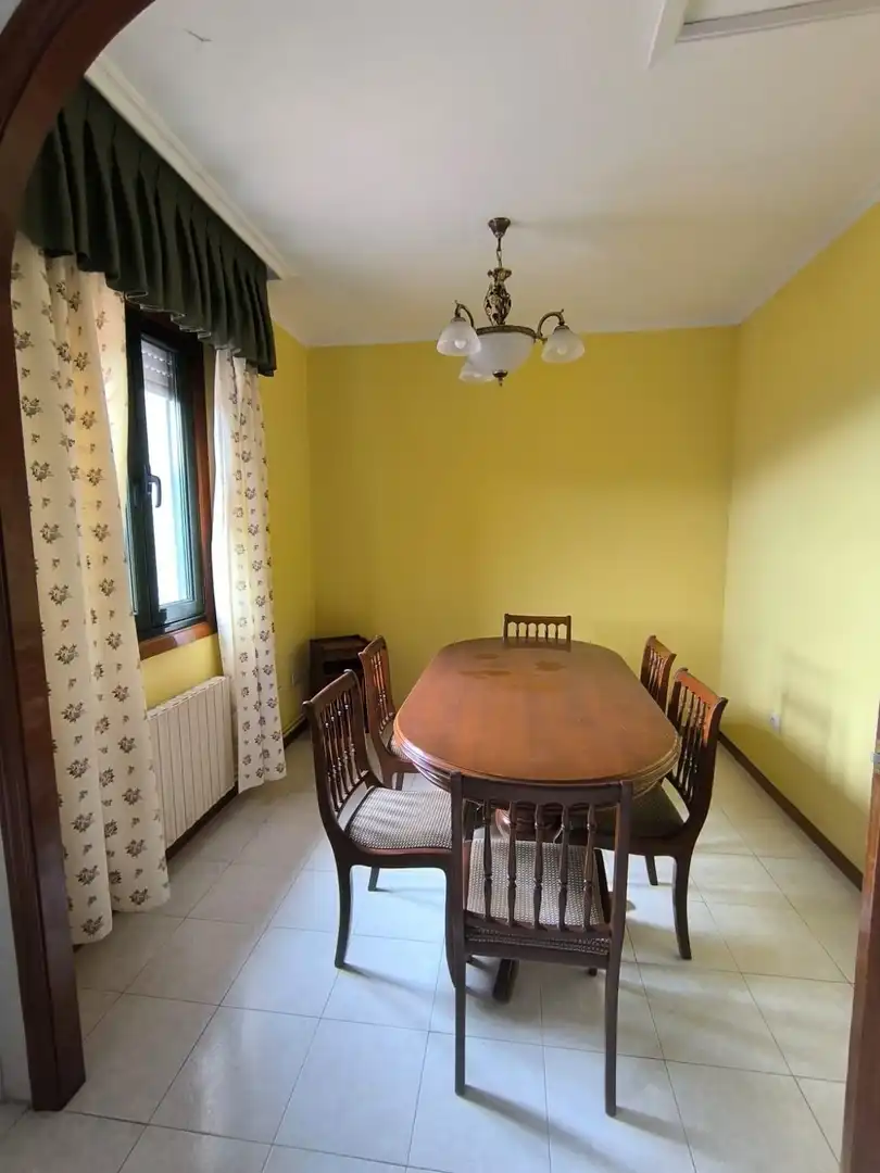 Menjador de Casa o xalet en venda en Gondomar amb Calefacció i Balcó