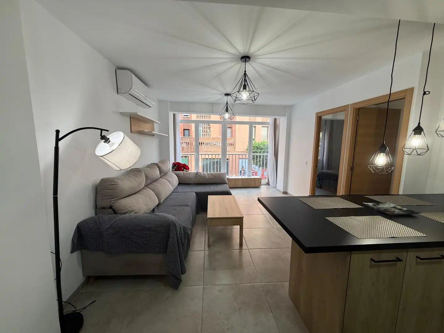 Sala d'estar de Pis de lloguer en Almería amb Aire condicionat i Moblat