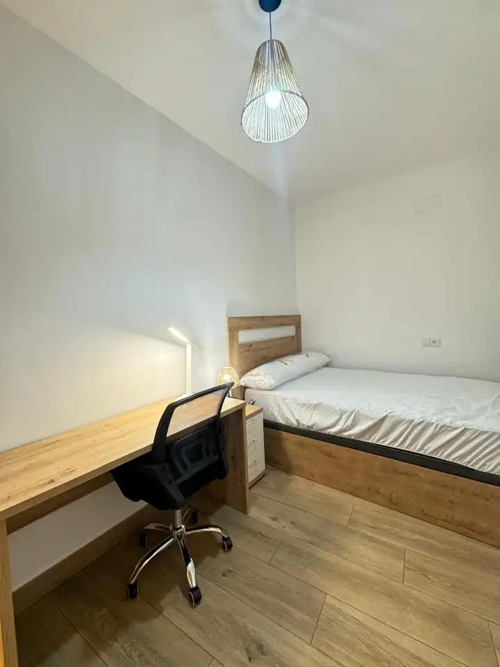 Habitación de Piso para compartir en Segovia con Calefacción, Terraza y Amueblado
