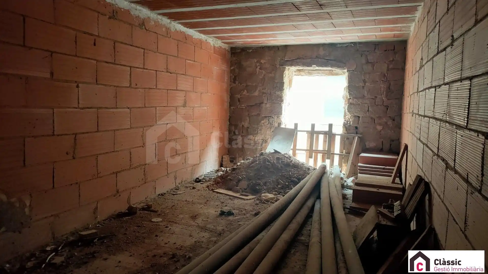 Casa adosada en venda a Els Prats de Rei
