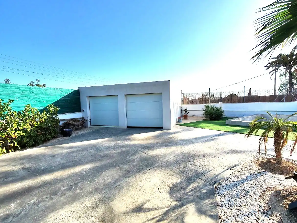 Vista exterior de Casa o chalet en venta en Elche / Elx con Aire acondicionado, Calefacción y Jardín privado