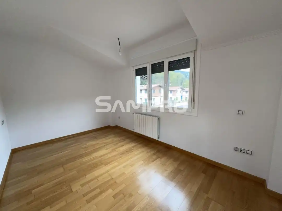 Sala de estar de Piso en venta en Eskoriatza con Calefacción, Jardín privado y Terraza