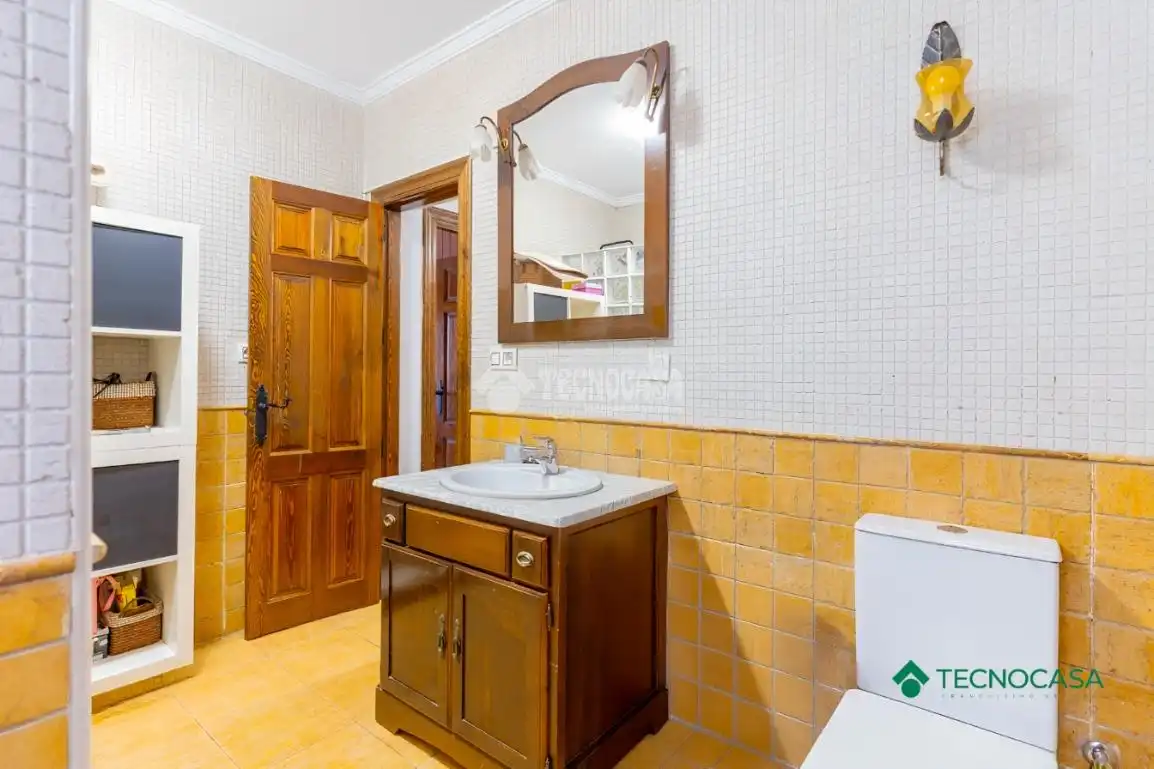 Bathroom of Houses for sale in Roquetas de Mar  with Swimming Pool