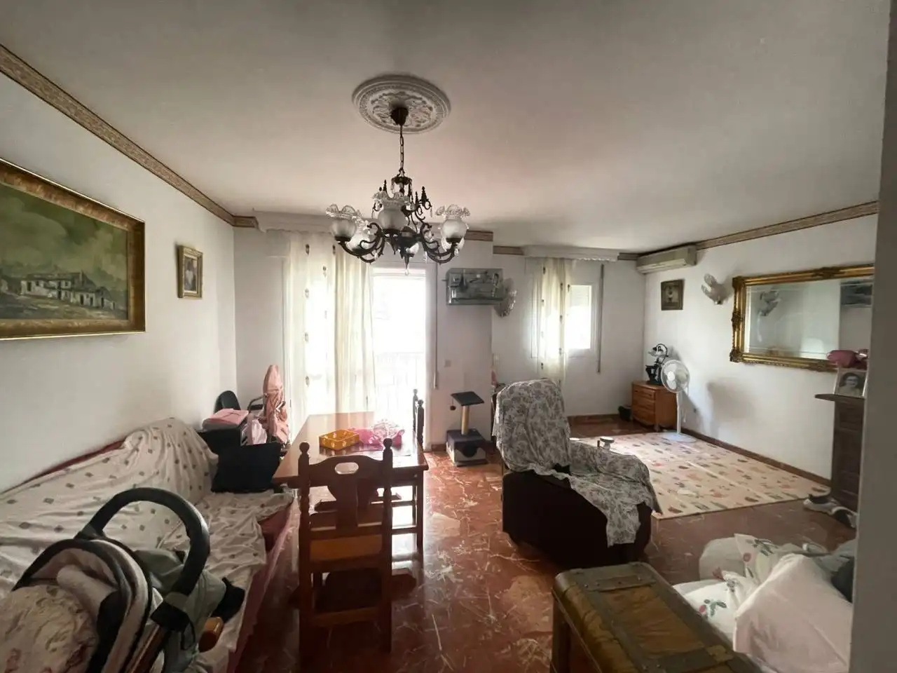 Sala d'estar de Casa adosada en venda en Estepona amb Aire condicionat, Terrassa i Moblat