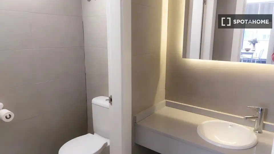 Bathroom of Flat for rent in Xirivella  with Air Conditioner, Heating and Furnished