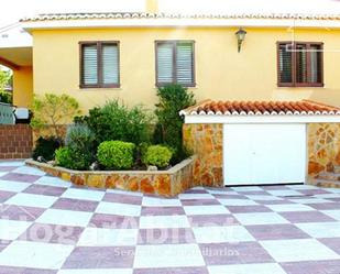 Vista exterior de Casa o xalet en venda en Bétera amb Aire condicionat, Terrassa i Piscina