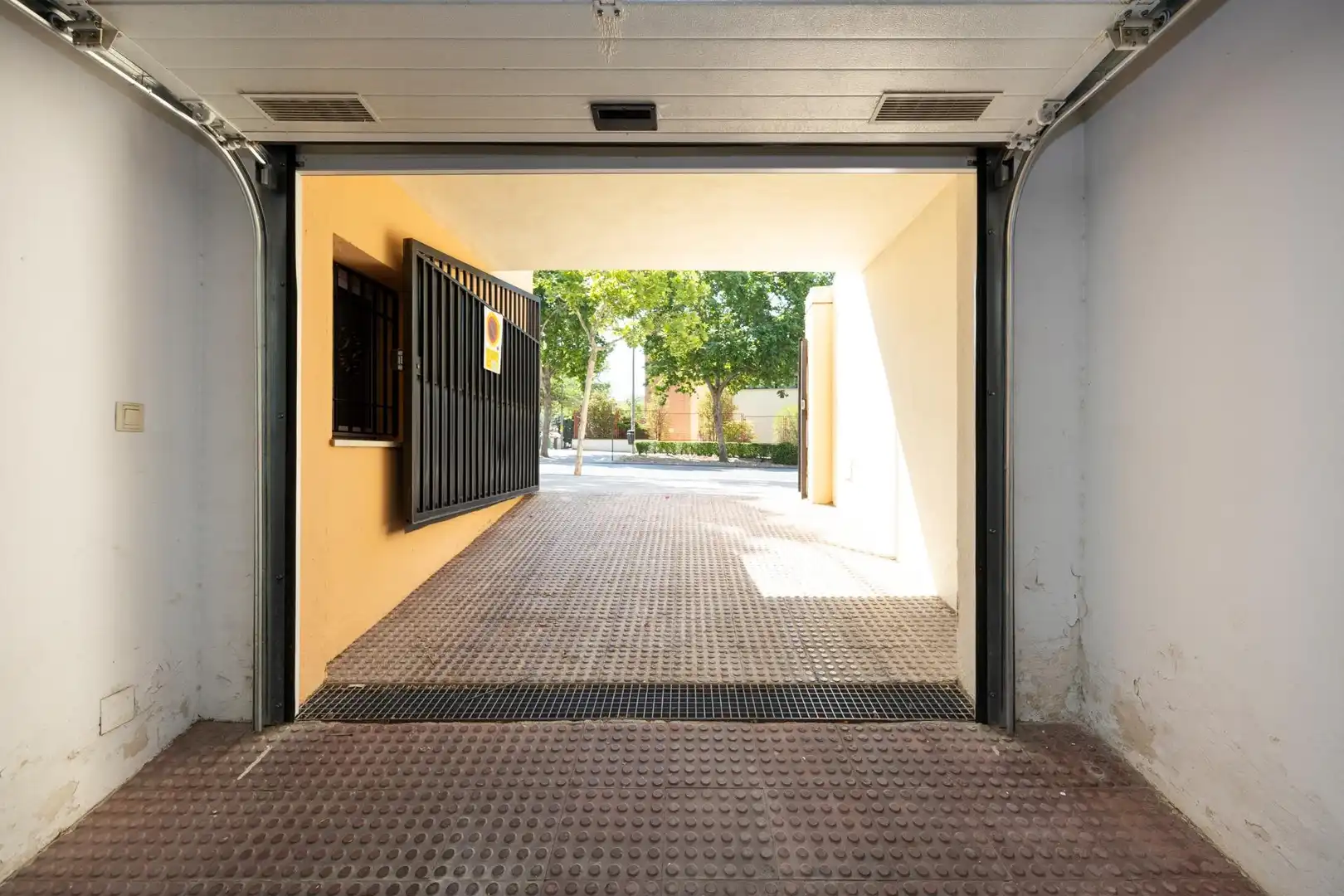 Parkplatz von Einfamilien-Reihenhaus zum Verkauf in Granada