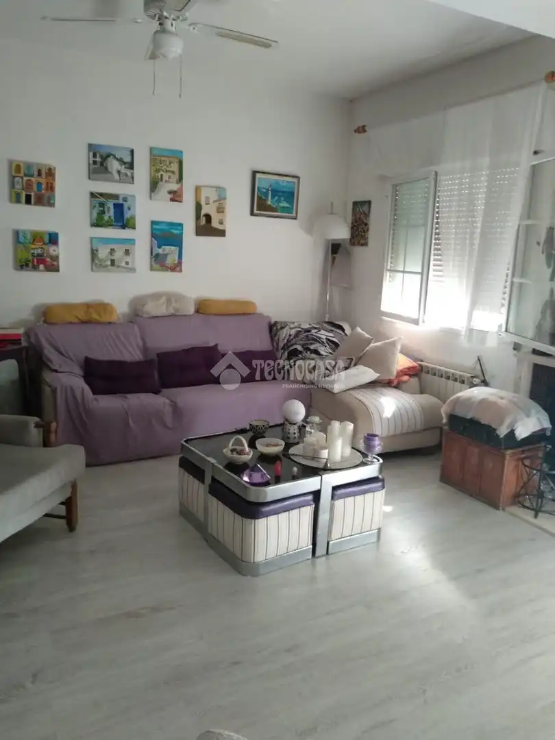 Sala d'estar de Casa adosada en venda en Valdemoro amb Calefacció