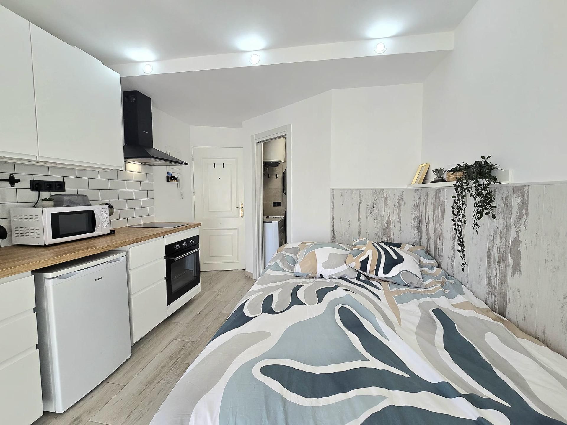 Dormitori de Estudi en venda en Torremolinos amb Moblat i Piscina comunitària