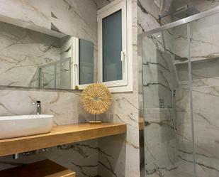 Bathroom of Flat to rent in  Sevilla Capital  with Air Conditioner, Furnished and Pets allowed
