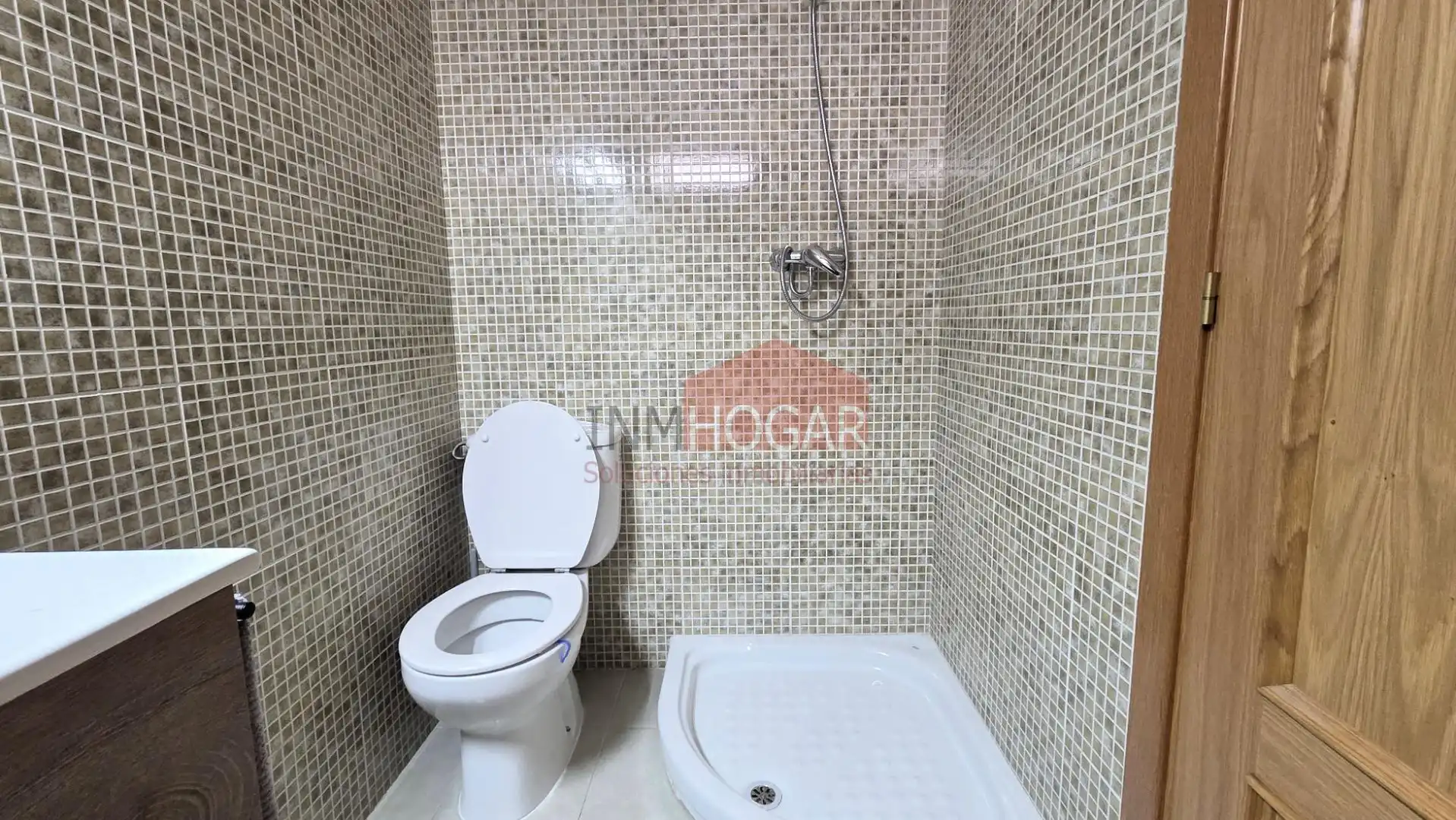 Baño de Piso en venta en Ávila con Calefacción, Terraza y Balcón