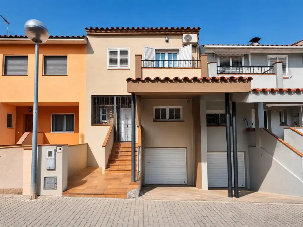 Vista exterior de Casa o xalet en venda en Torroella de Montgrí amb Aire condicionat