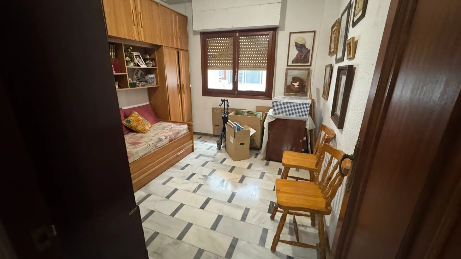 Habitación de Piso en venta en Dolores con Amueblado, Horno y Lavadora