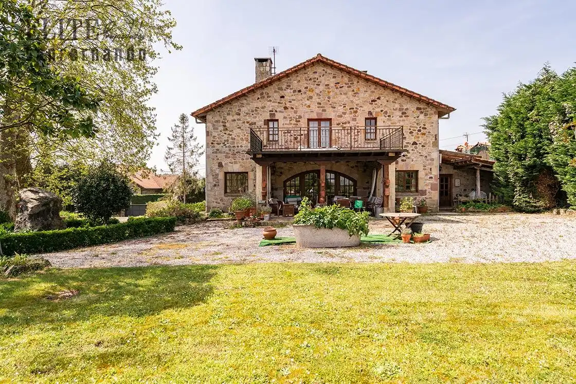 Vista exterior de Casa o xalet en venda en Ribamontán al Monte amb Calefacció, Jardí privat i Traster